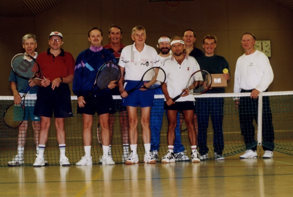 Ylv�s joukko, voittajat kolmas ja nelj�s oikealta